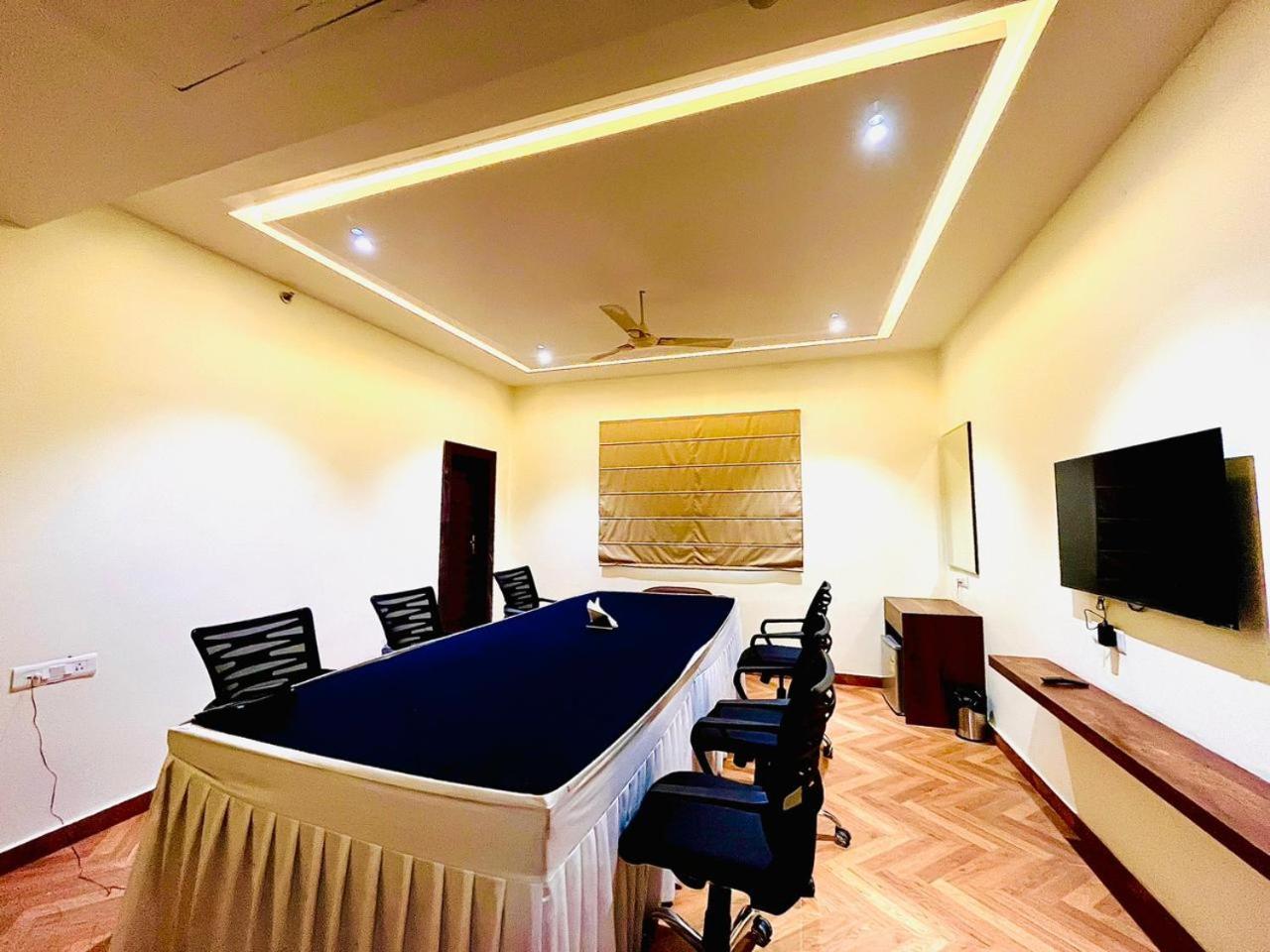 Hotel Ekas Lucknow Exterior foto